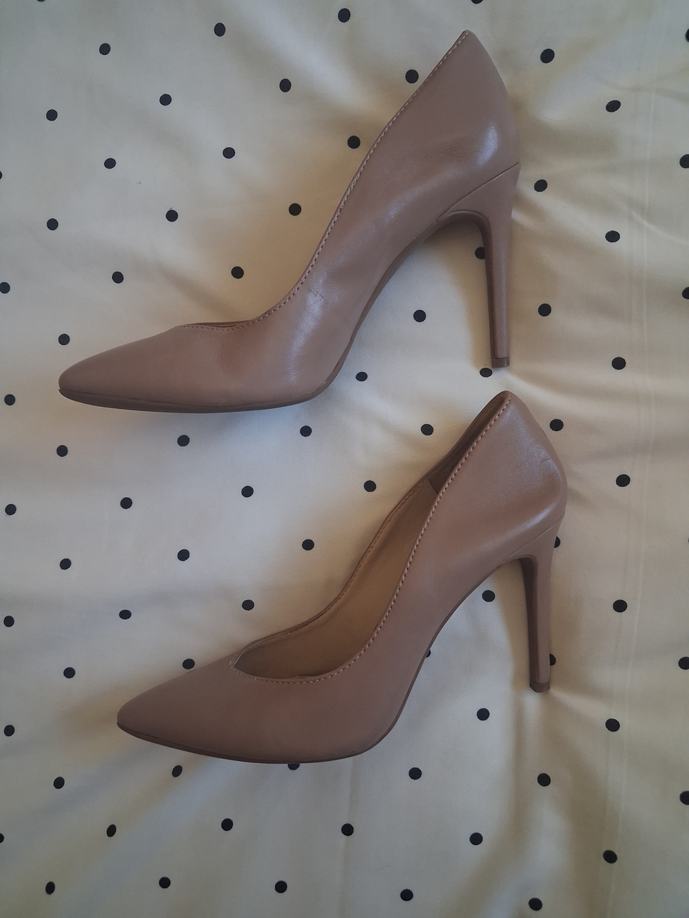 Jessica Simpson Beige Pointed-Toe Pumps - Picture 2 of 8